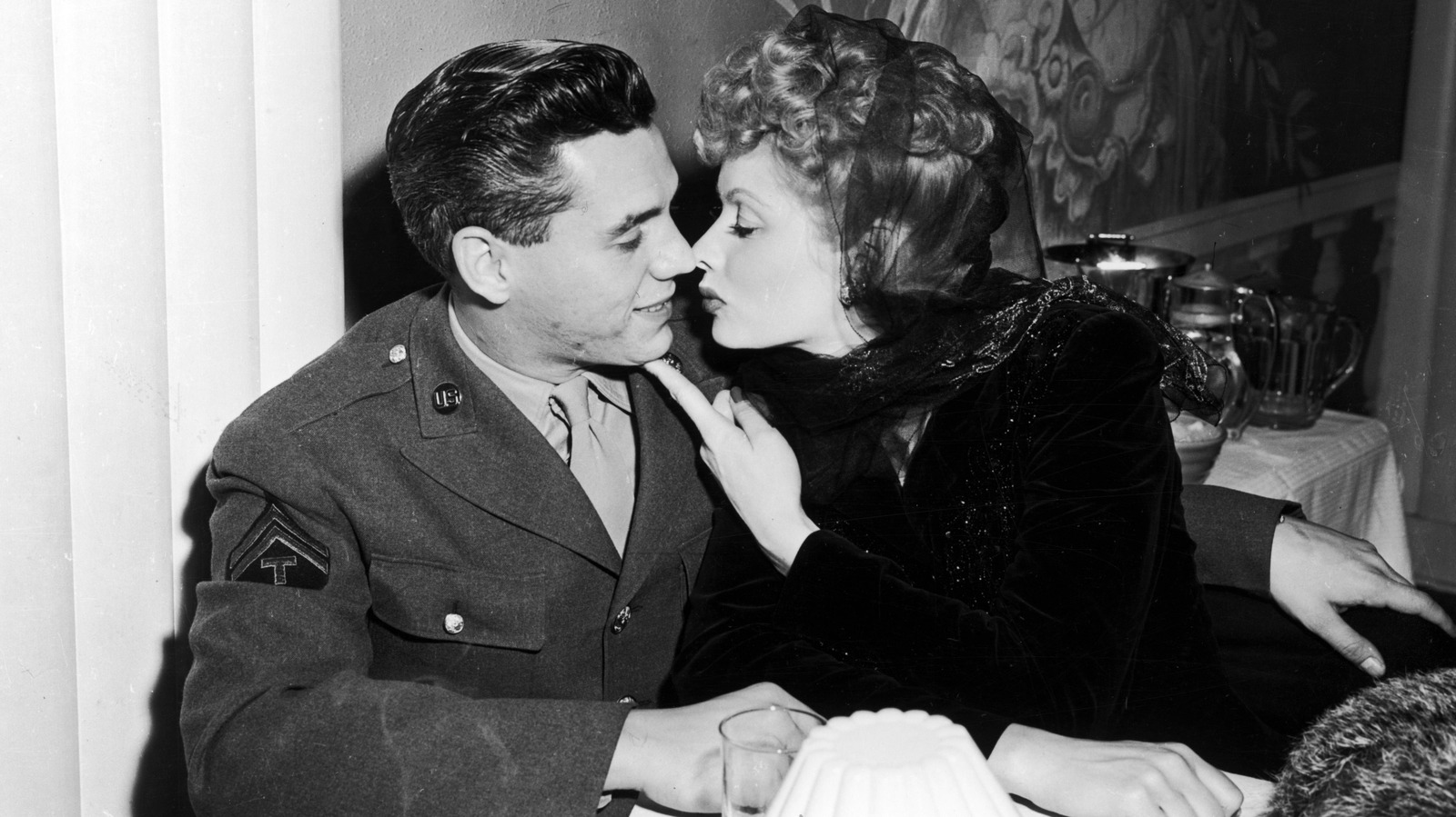 Un regard sur les deux superbes bagues de fiançailles de Lucille Ball de Desi Arnaz