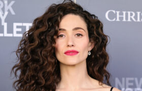 Le mariage d'Emmy Rossum à 21 ans est une leçon pour les femmes du monde entier : « Vous n'êtes pas obligé de faire ça »