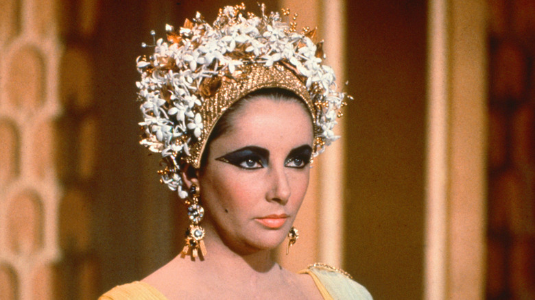 Elizabeth Taylor représentée dans le rôle de Cléopâtre en 1963