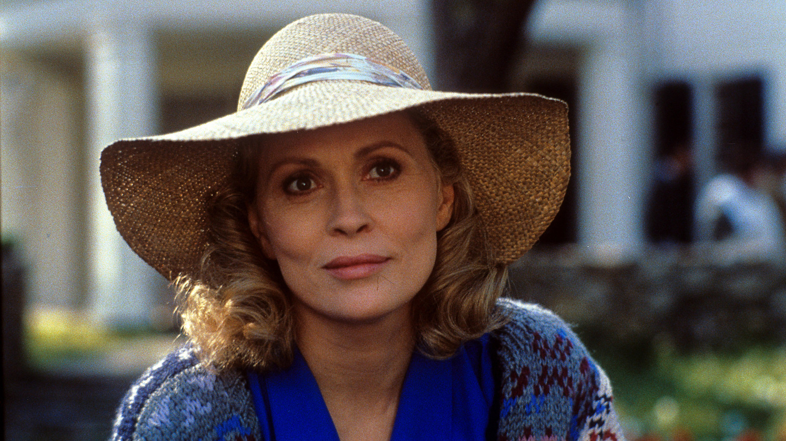 Faye Dunaway du vieux Hollywood a eu une magnifique transformation de cheveux gris