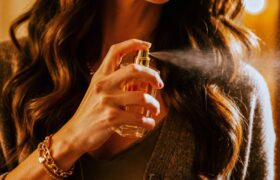 Comment vous assurer que vos parfums capillaires n'endommagent pas vos mèches