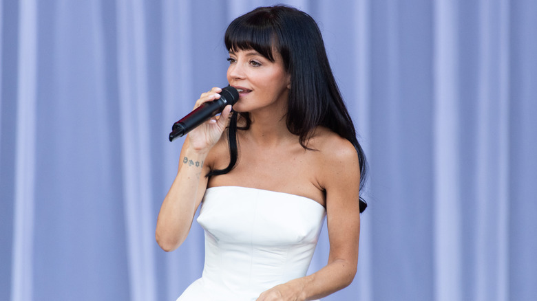 Lily Allen chante en juillet 2026