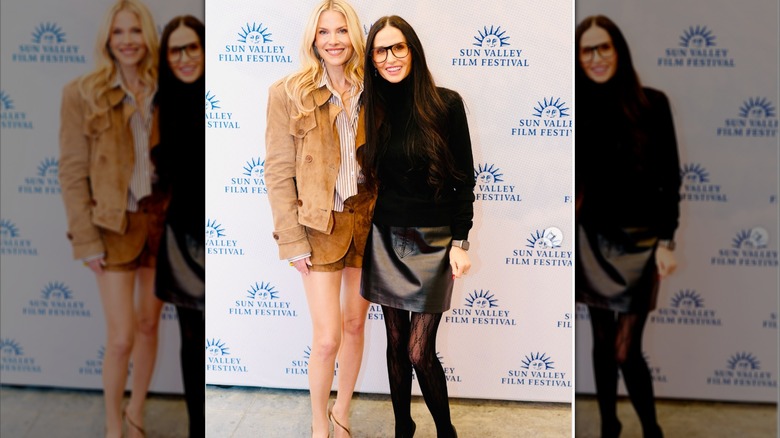Ali Larter porte un costume en daim