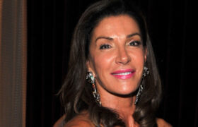 Les meilleurs looks de la star de HGTV Hilary Farr sur le tapis rouge prouvent qu'elle a toujours été en avance sur les tendances