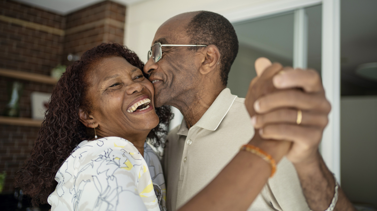 Tendances en matière de rencontres et de relations des baby-boomers que les jeunes générations devraient adopter