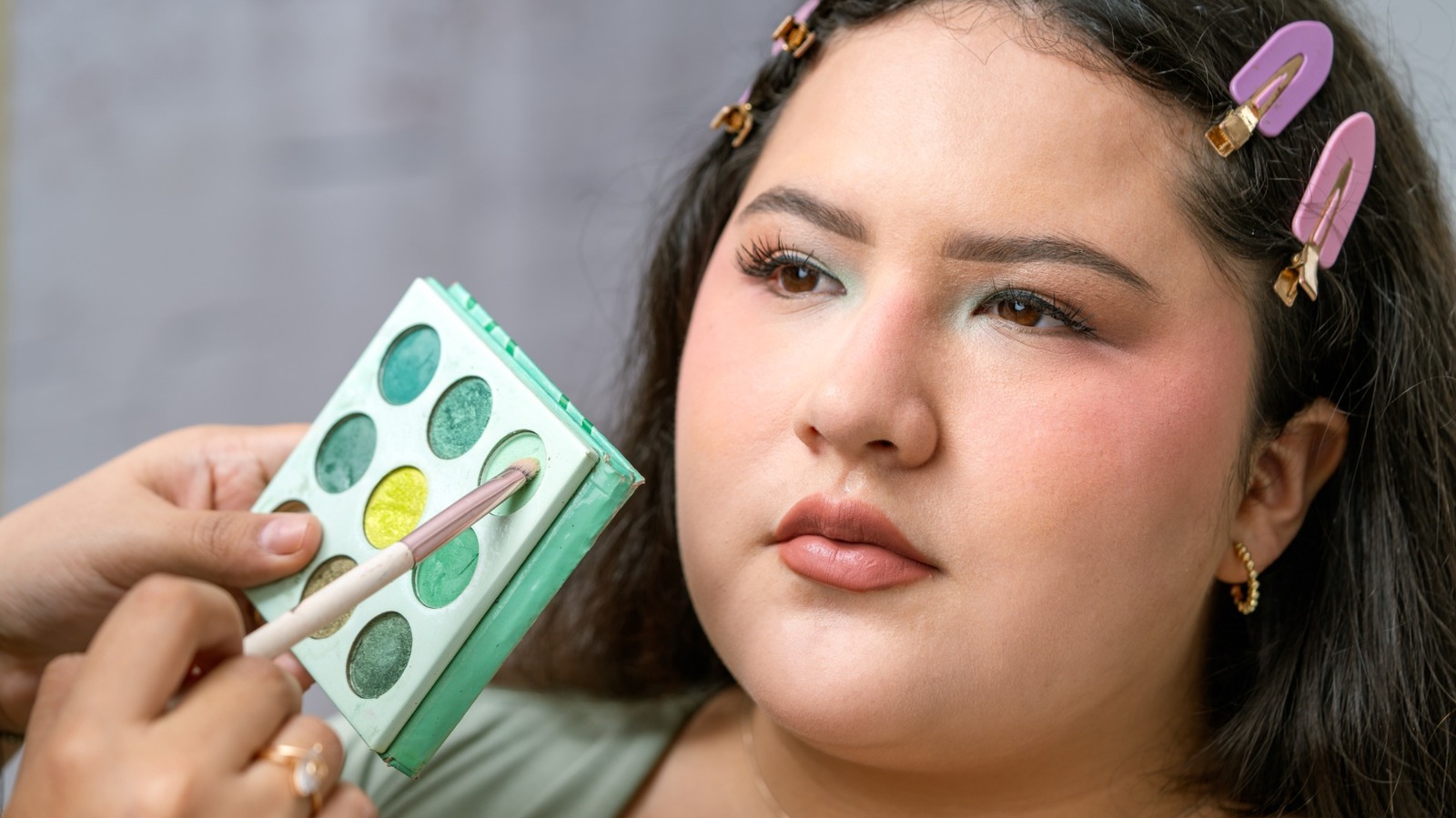 5 des meilleurs conseils pour appliquer du fard à paupières sur les yeux cagoulés