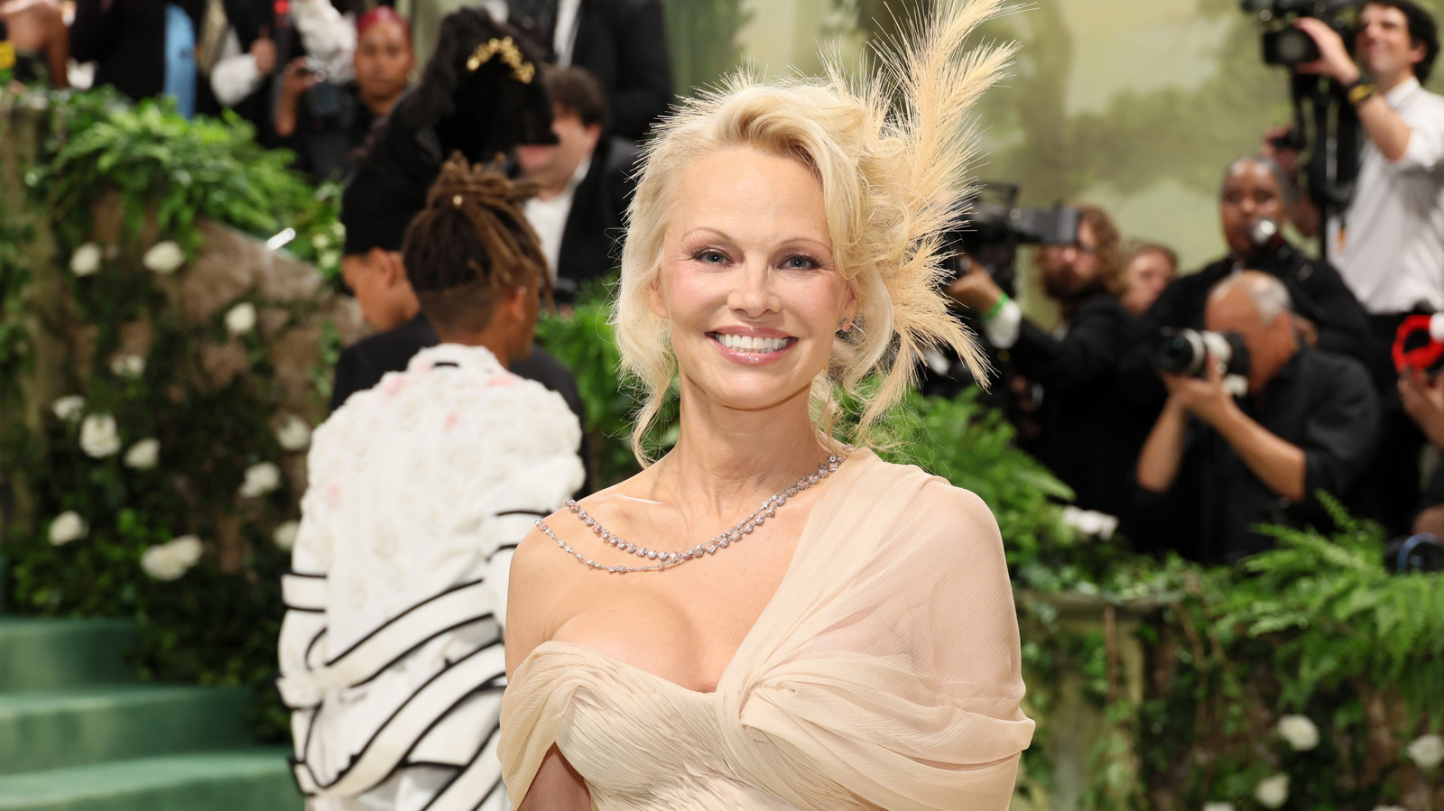 Le passe-temps préféré de Pamela Anderson est l'entraînement parfait sans stress pour les femmes plus âgées