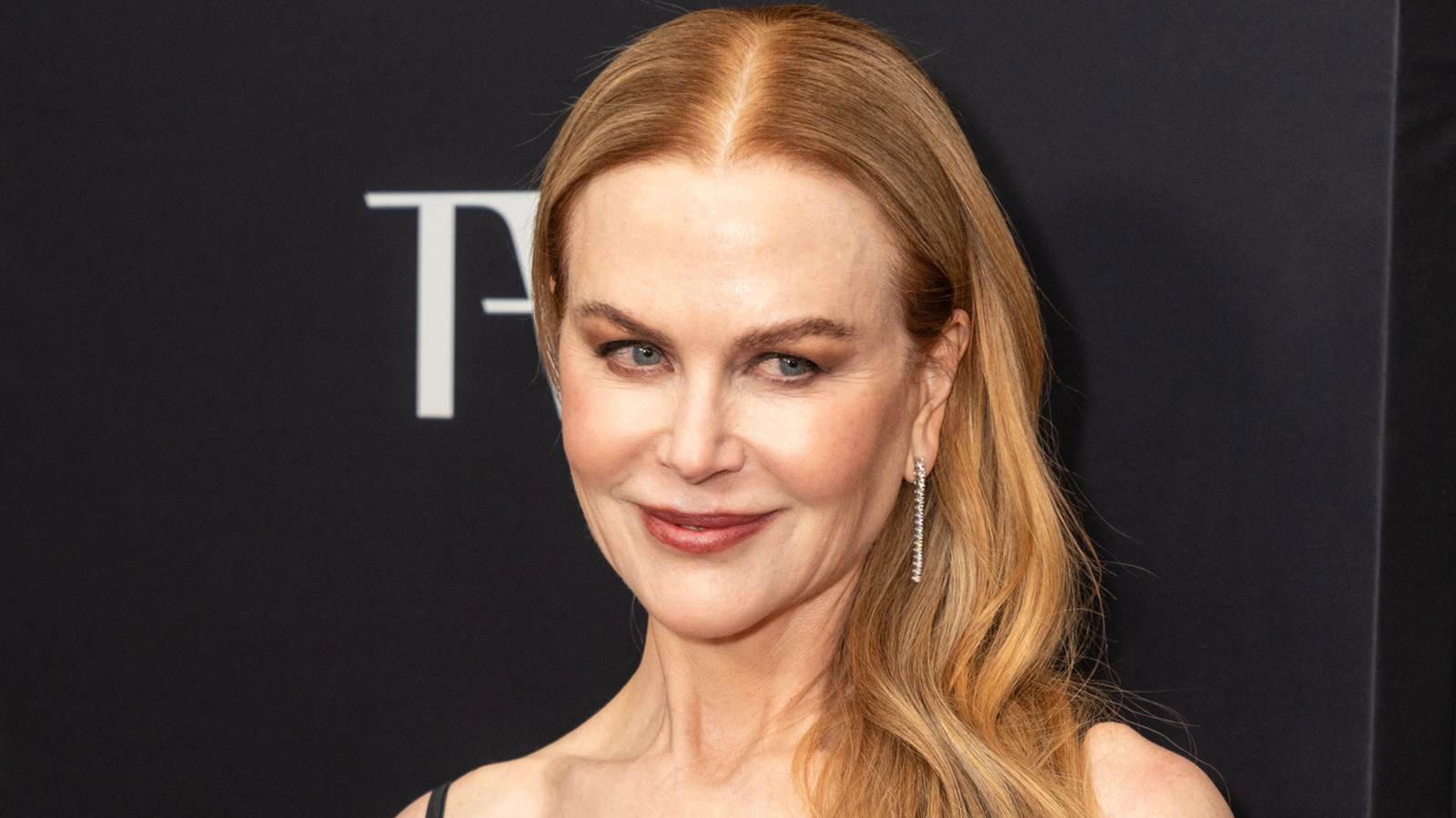 Nicole Kidman adore cette manucure dramatique avec une ambiance des années 90 et elle est parfaite pour l'automne 2026