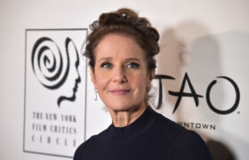 « À chaque anniversaire, offrez un miroir » : les conseils effrontés de Debra Winger sur la façon de gérer le vieillissement
