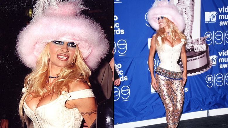 Image partagée de Pamela Anderson portant un chapeau rose pelucheux et un haut corset blanc aux MTV Video Music Awards