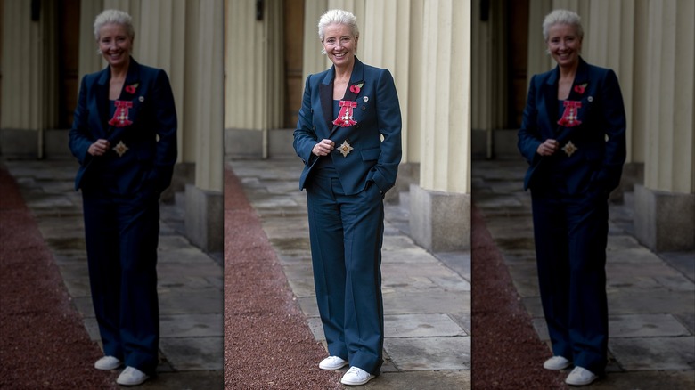 Emma Thompson au palais de Buckingham après avoir reçu son titre de dame, 2018