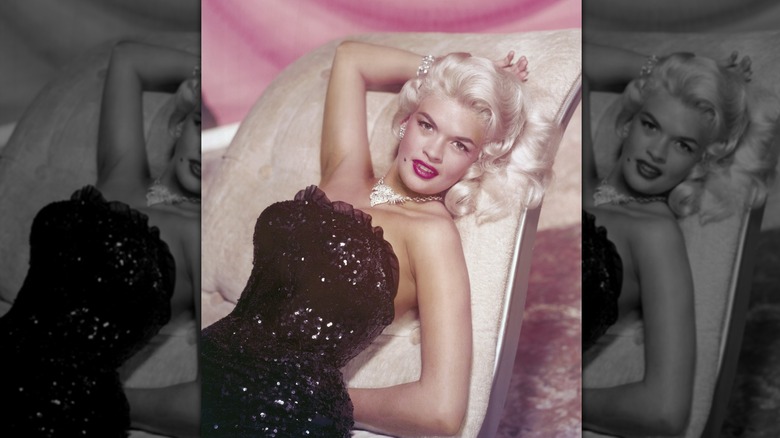 Jayne Mansfield posant en 1955