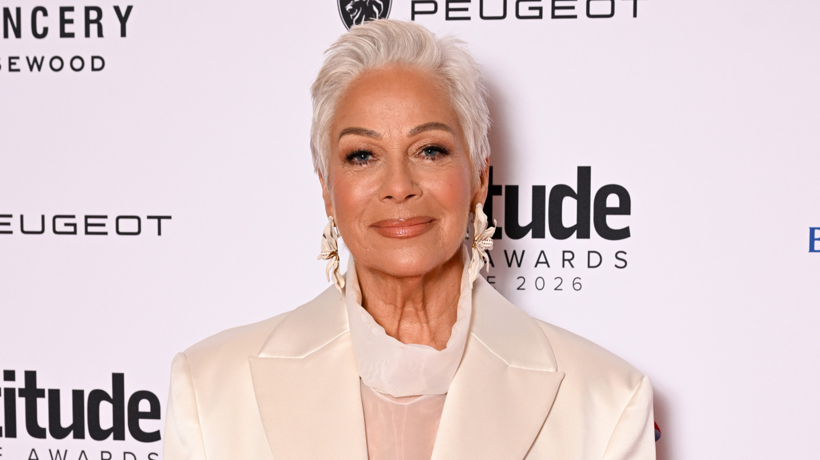 Denise Welch a maîtrisé le style de la mère du marié pour le mariage de son fils Matty Healy