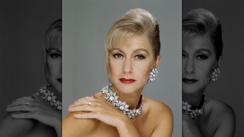 Helen Mirren posant en 1995