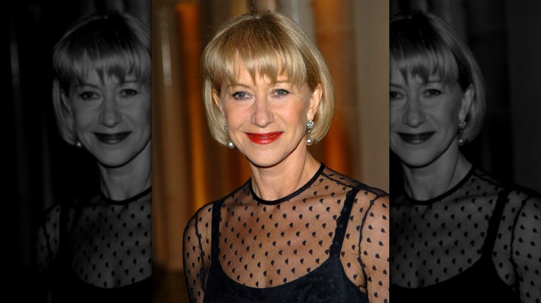 Helen Mirren souriante sur le tapis rouge en 2005