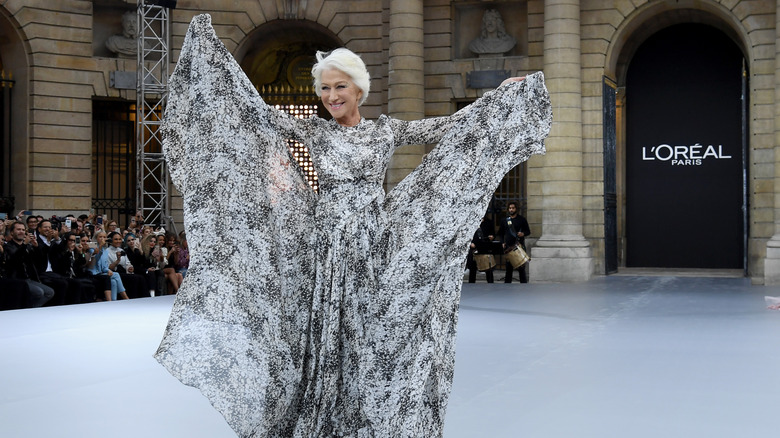 Helen Mirren défile sur le podium en 2019