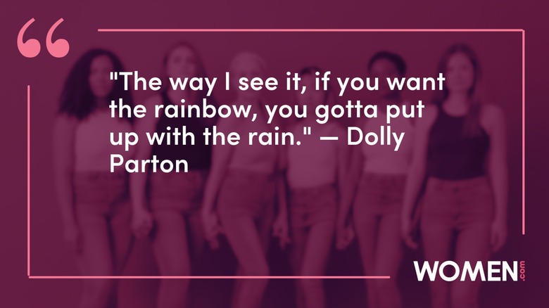 La citation du jour de Dolly Parton en bordeaux