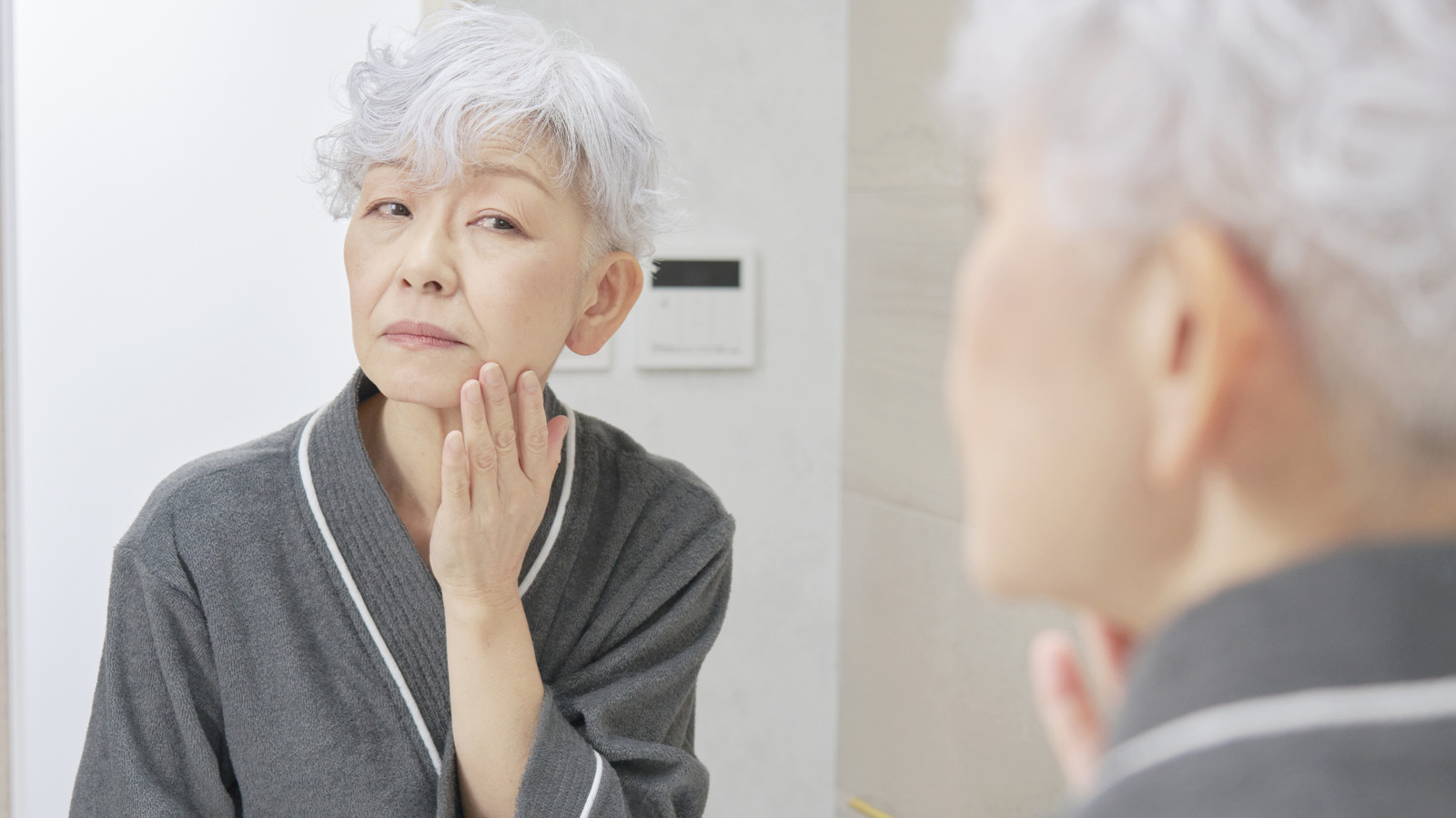 Les femmes plus âgées peuvent avoir des problèmes de peau à cause de cette habitude d’hygiène courante