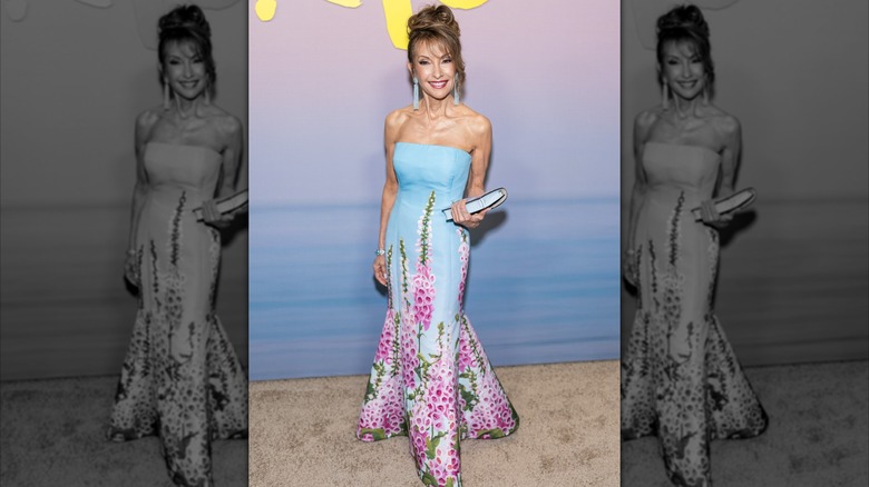 Susan Lucci souriante sur le tapis rouge en 2026