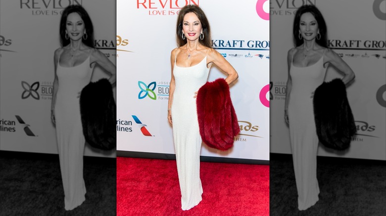 Susan Lucci souriante sur le tapis rouge en 2015
