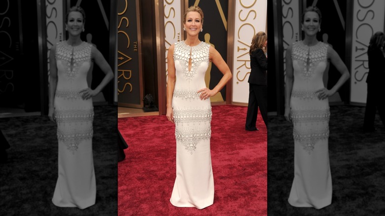 Lara Spencer sourit sur le tapis rouge en 2014