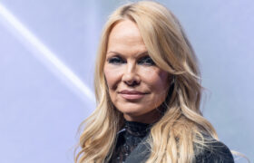 Pamela Anderson, fille glamour des années 90, vit selon une règle de beauté inattendue ces jours-ci