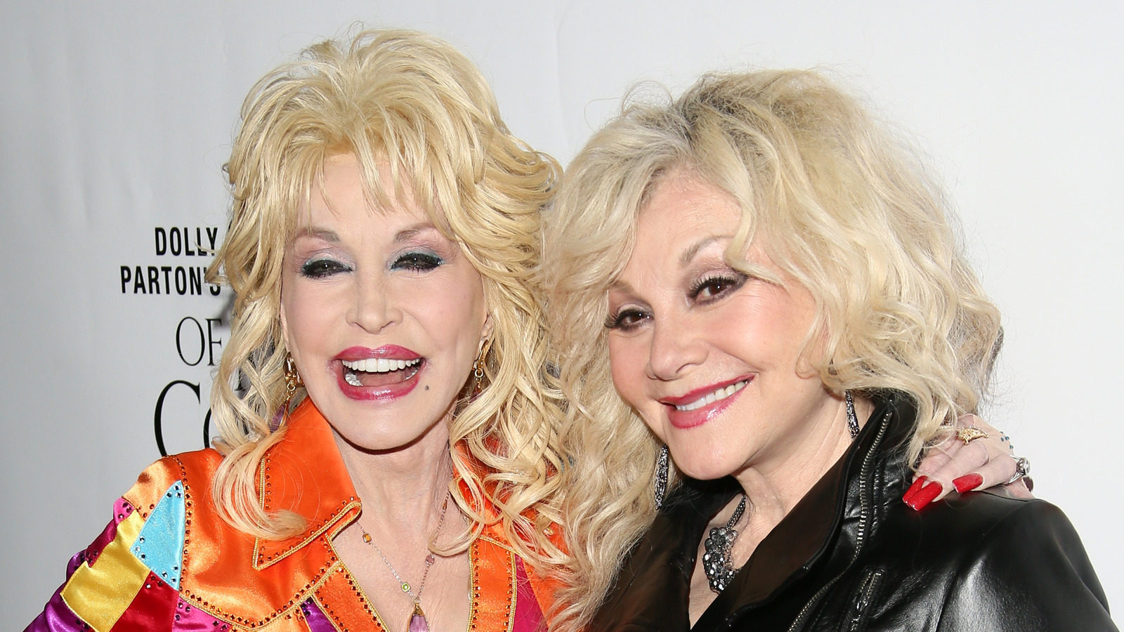 À 77 ans, la sœur de Dolly Parton, Stella, prouve que la beauté intemporelle est dans la famille