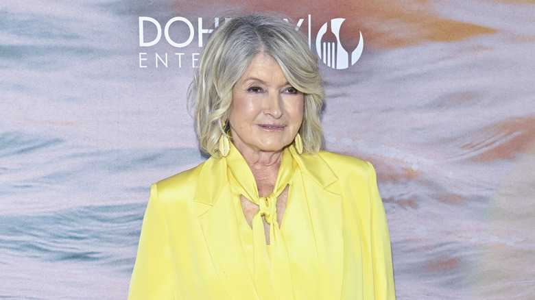 Martha Stewart sourit sur le tapis rouge en 2026