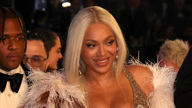 Beyoncé souriante aux Grammys 2025