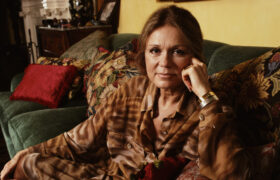 La transformation totale de Gloria Steinem, de jeune activiste à icône féministe