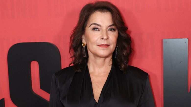 Annabella Sciorra assiste 