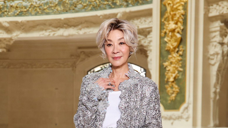 Michelle Yeoh assiste au défilé Chanel Haute Couture automne/hiver 2026/2027 dans le cadre de la Fashion Week de Paris le 7 juillet 2026