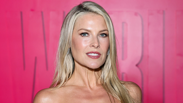 Ali Larter sourit sur le tapis rouge en 2026
