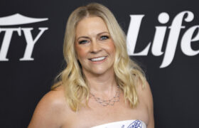 Melissa Joan Hart a dénoncé la « fumée et les miroirs » d'Hollywood avec une photo poignante