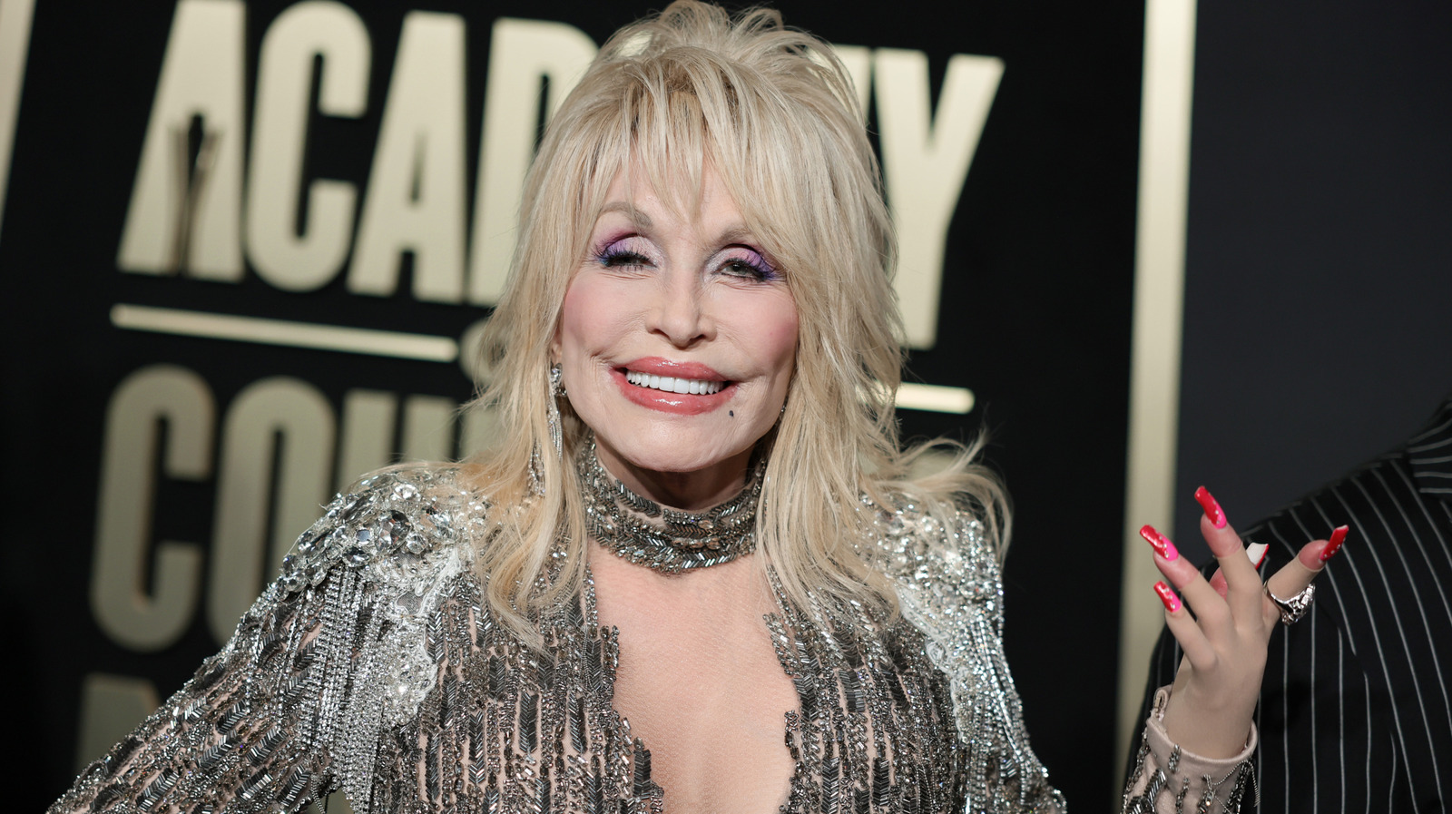 Le modèle de l'amour : comment Dolly Parton a prouvé qu'un mariage peut être épicé et élégant