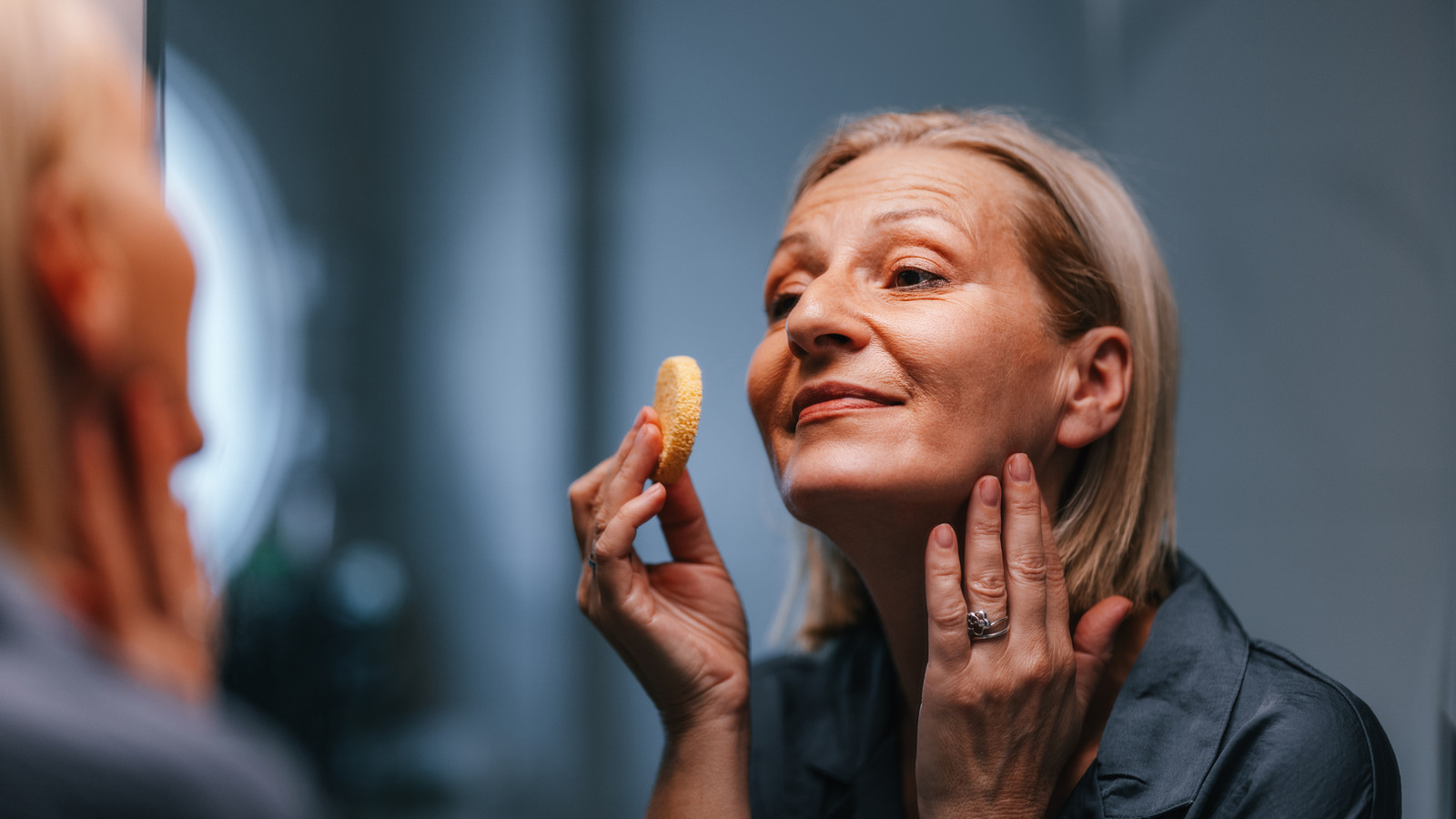 Celebrity MUA a les secrets pour rendre la peau plus âgée éclatante