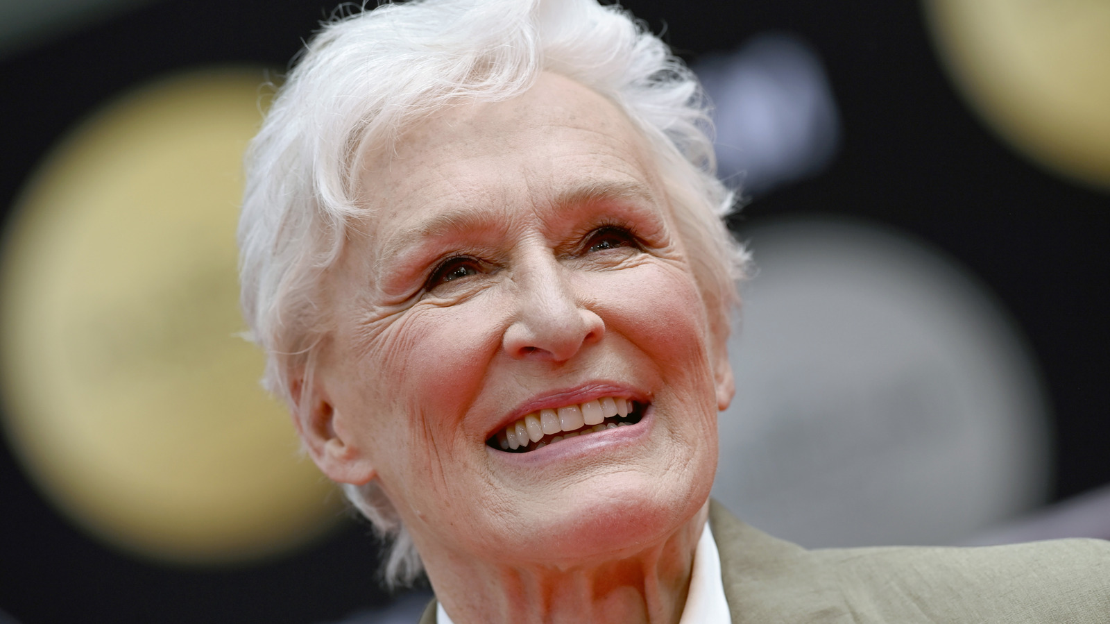 Glenn Close profite au maximum de sa vie au Montana avec cet entraînement sans stress