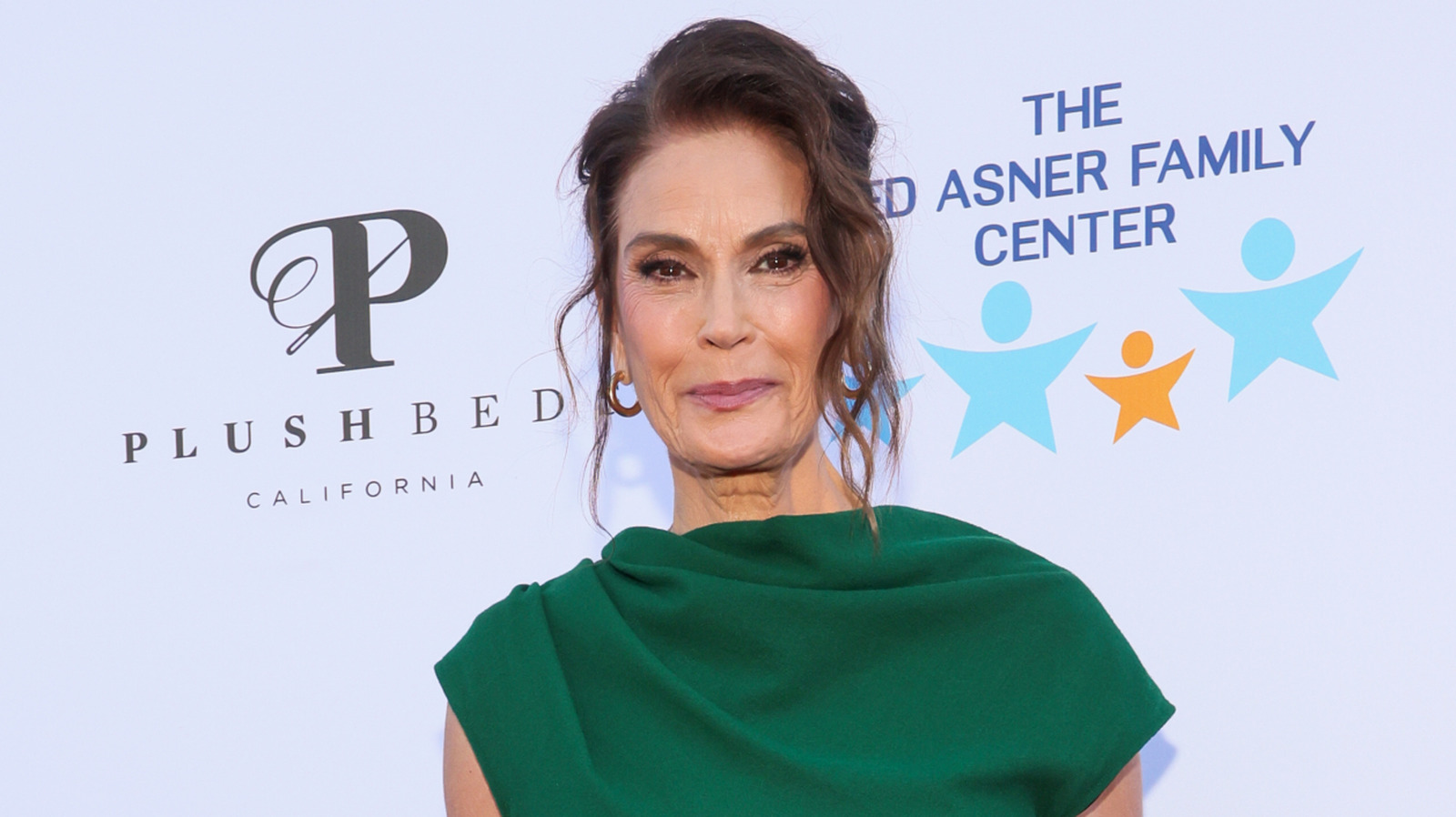 Teri Hatcher a un « cœur ouvert » mais n'est pas stressée d'être célibataire à 60 ans