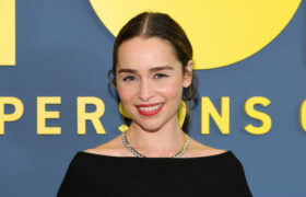 Emilia Clarke passe au blond vanille pour l'automne 2026 et les vibrations Targaryen sont réelles