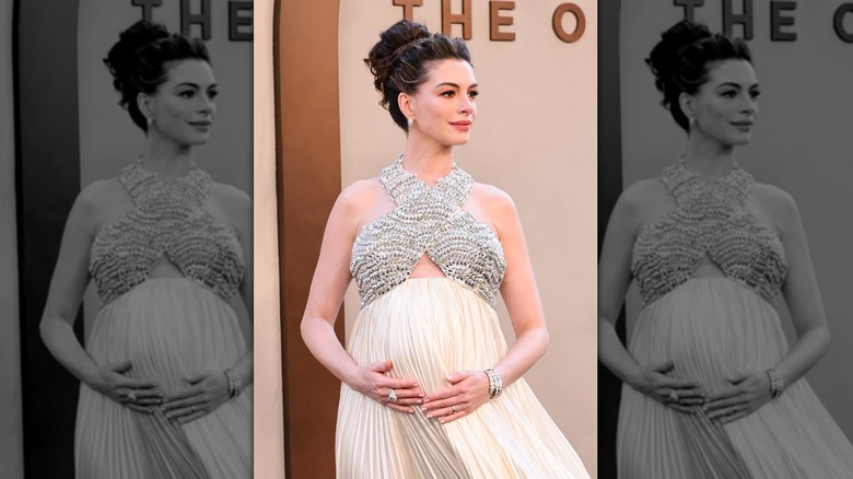 Anne Hathaway sur le tapis rouge en 2026
