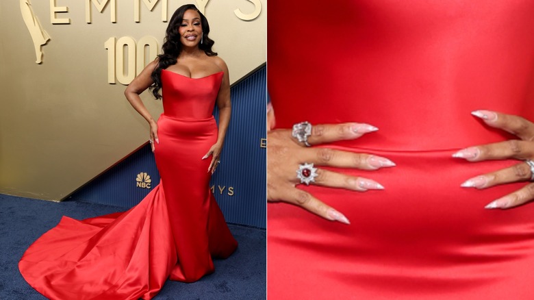 Niecy Nash dans une robe rouge et un gros plan de ses ongles roses