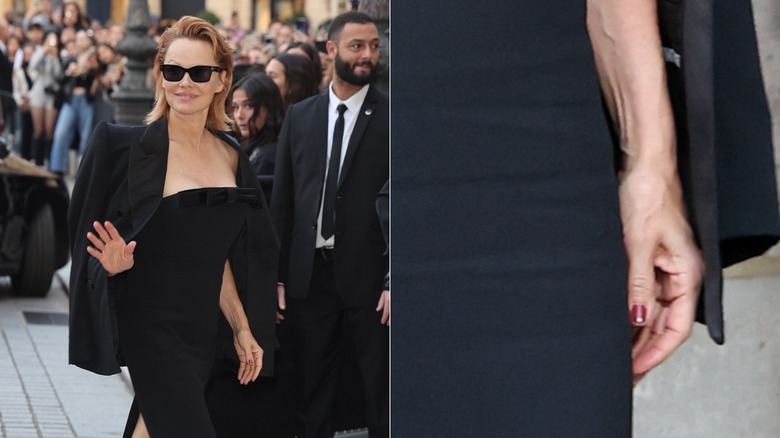 Un plan lointain et un gros plan de Pamela Anderson à Paris en noir avec des ongles rouges
