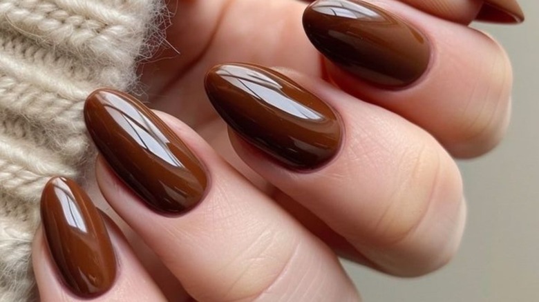 Ongles marron cacao