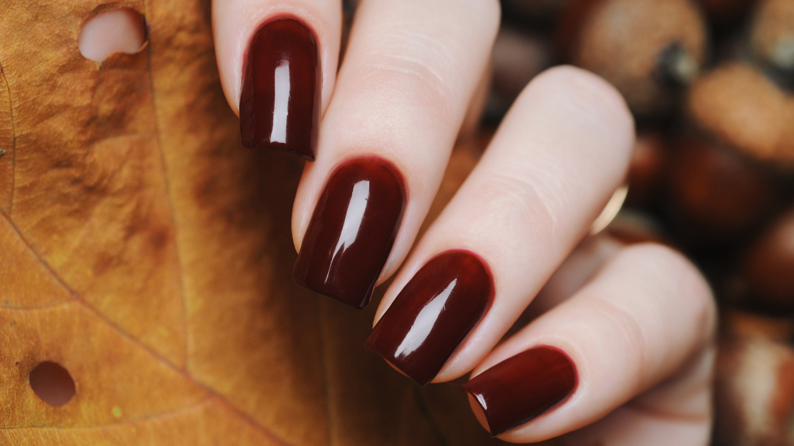Les tendances de couleurs d'ongles de l'automne 2026 que vous voudrez porter toute la saison