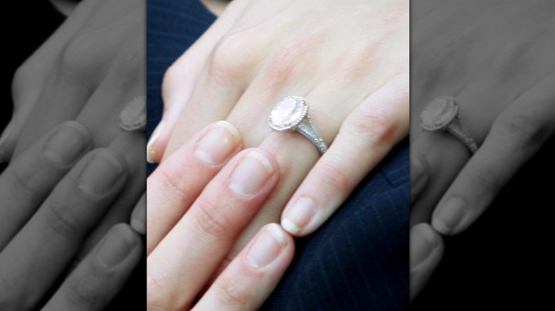 La bague de fiançailles de Katie Holmes photographiée en 2005