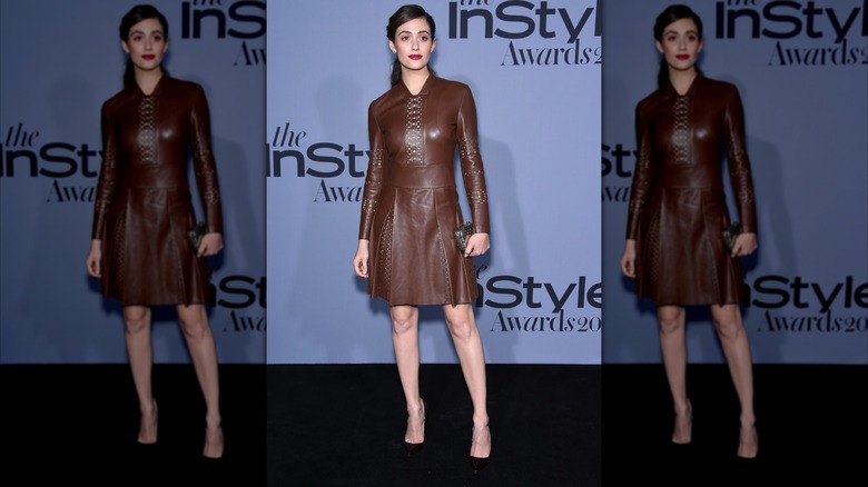 Emmy Rossum arrive aux InStyle Awards 2015 le 26 octobre 2015 à Hollywood, en Californie.