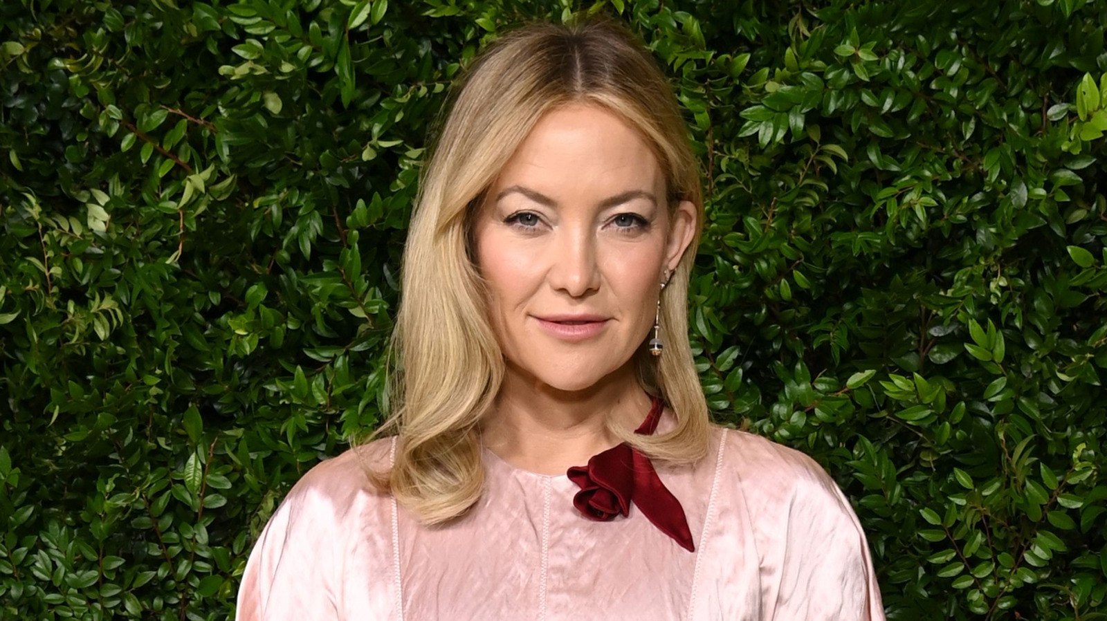 « Quand aura lieu le mariage ? » : Kate Hudson normalise la longue attente et écarte la question dépassée
