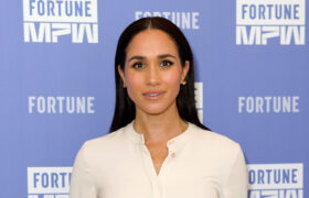 Le look beauté signature de Meghan Markle est une combinaison classique qui a toujours fière allure ensemble