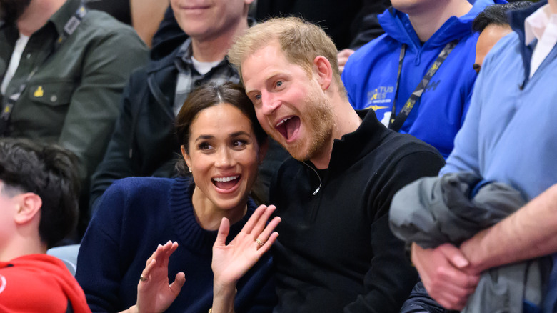Le prince Harry et Meghan Markle sourient ensemble lors des Invictus Games