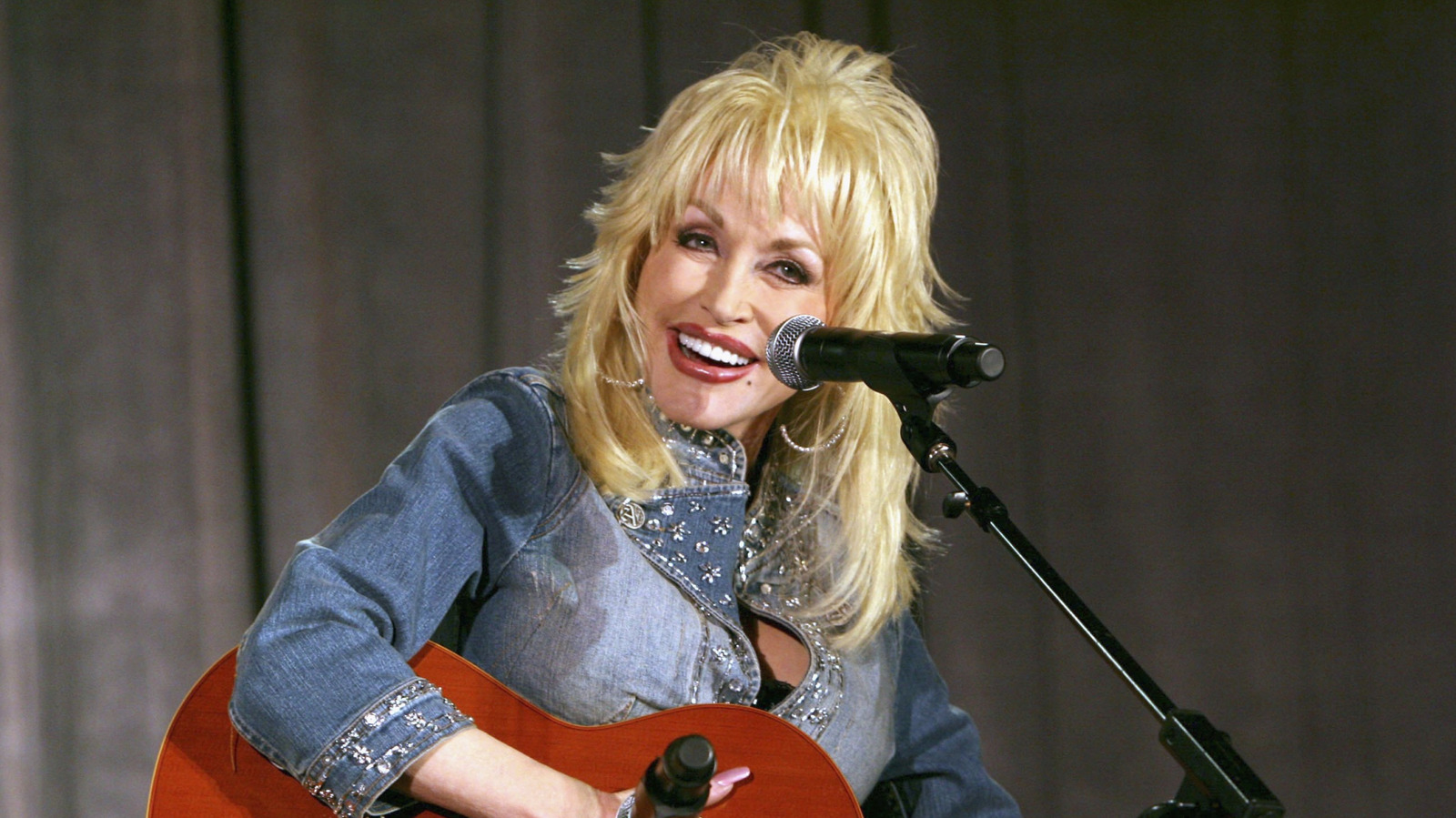 Des paroles de Dolly Parton qui ont encore du punch aujourd’hui